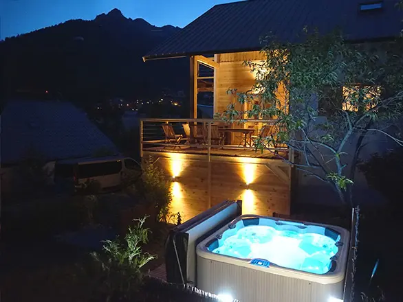 Outdoor hot tub