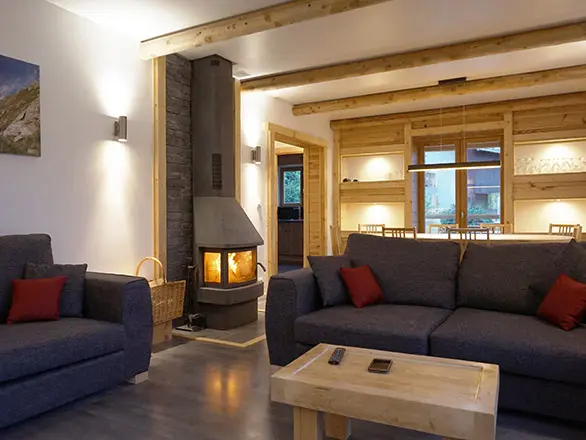 Salon et salle à manger du chalet