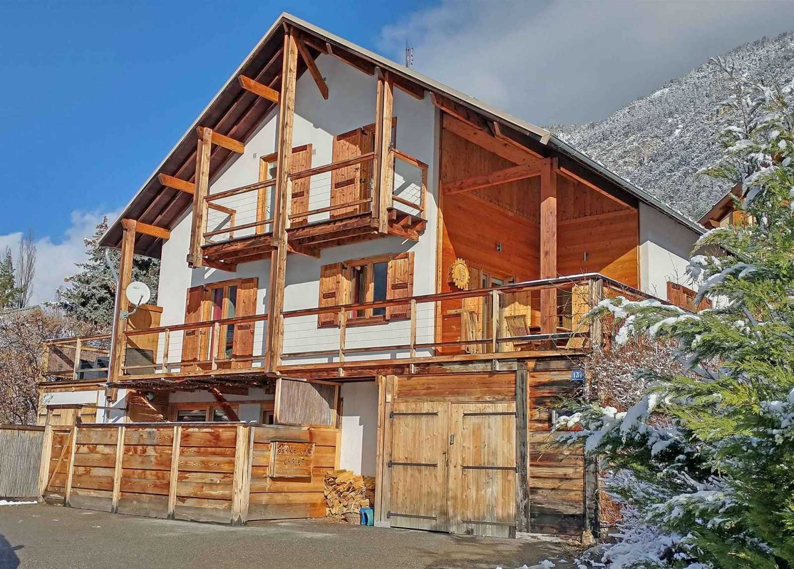 Serre Che Chalet exterior in snow